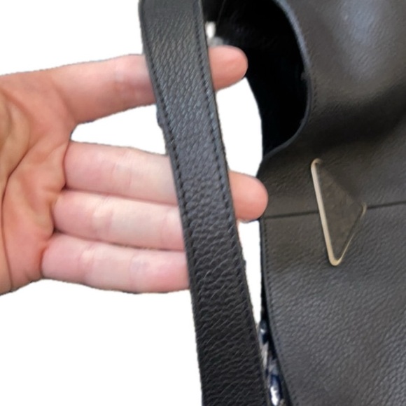 COPY - Authentic Prada Vintage Leather Shoulder Bag - Picture 6 of 13